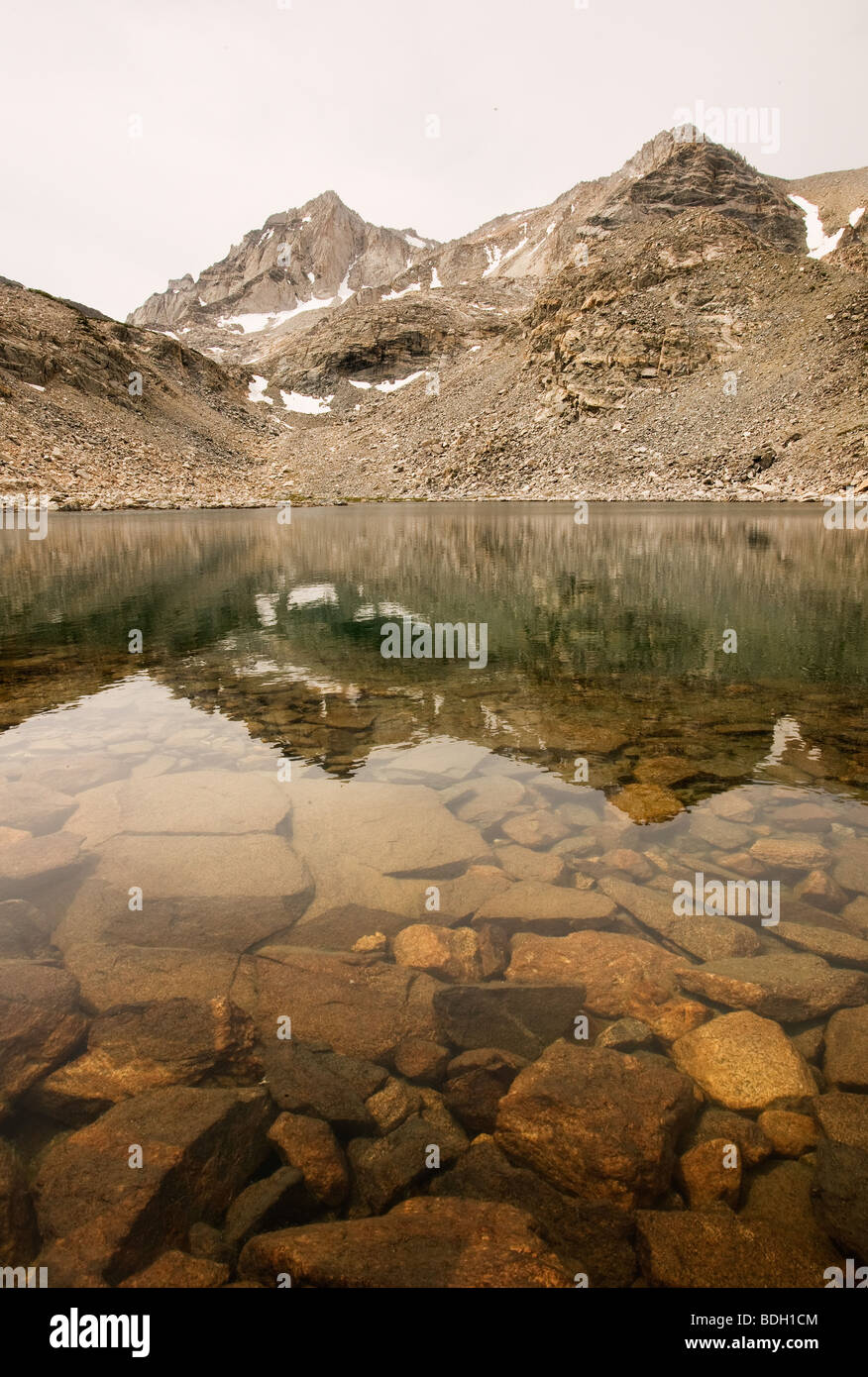 Incontaminato lago di montagna, Sierra Nevada Foto Stock