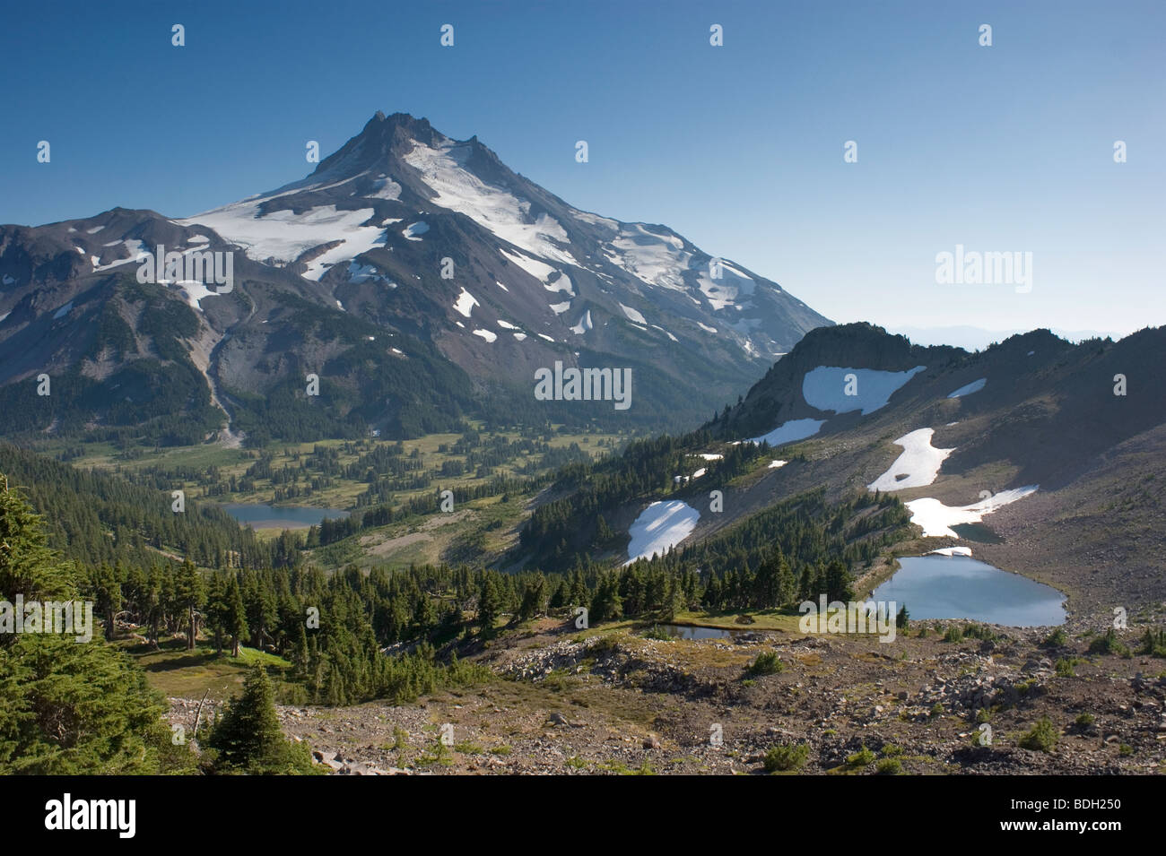 Montare Jefferson dal parco Butte Trail Cascade Mountains Oregon negli Stati Uniti Foto Stock
