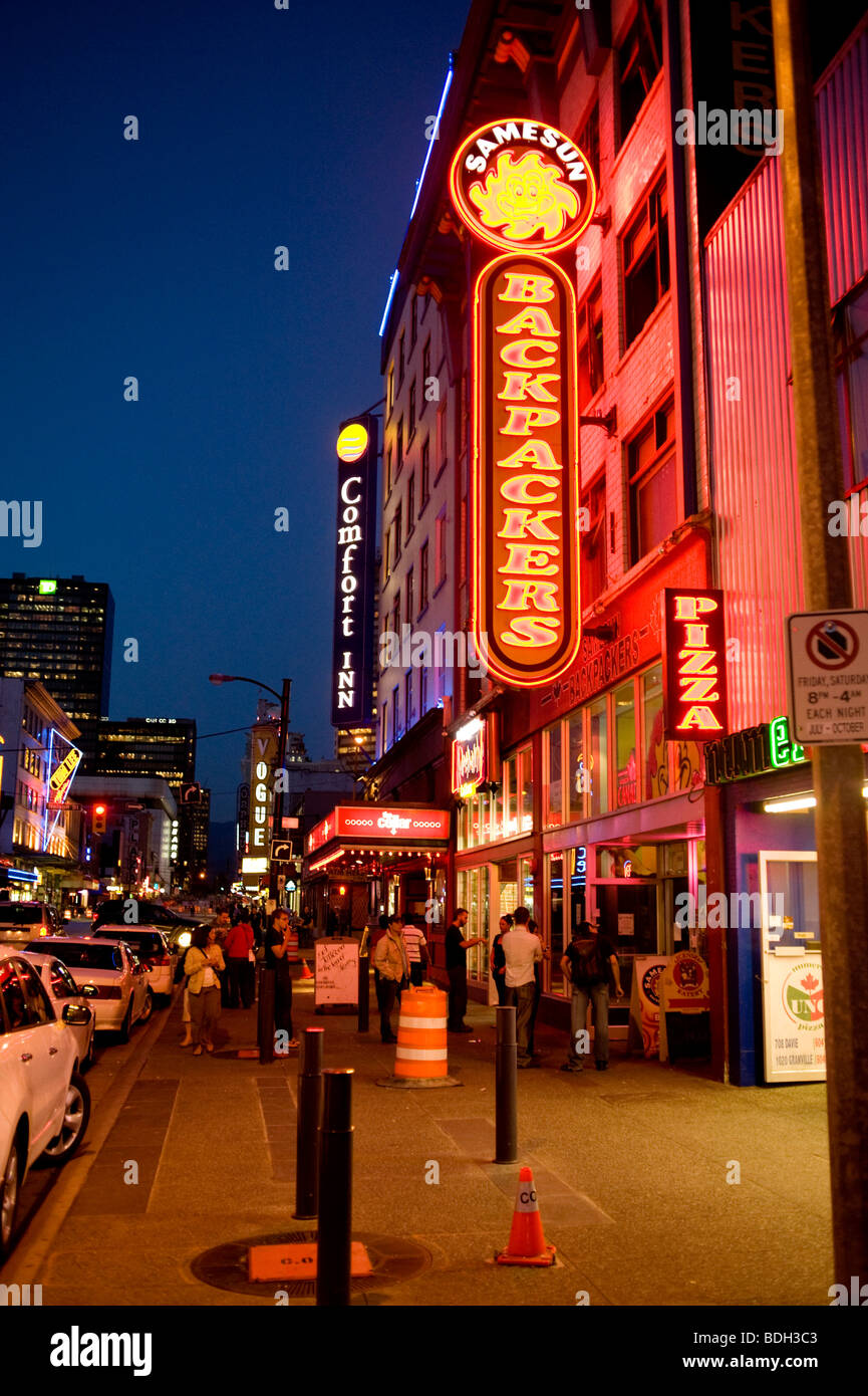 Insegne al neon lungo Granville Street. Vancouver BC, Canada Foto Stock