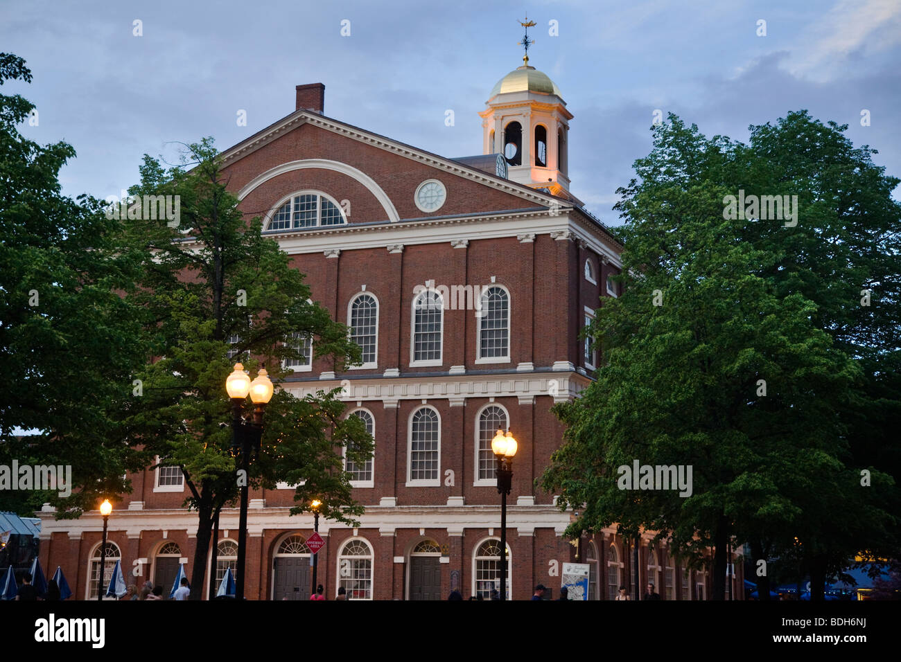 FANEUIL Hall è un luogo di mercato e sala meeting costruito nel 1742 - BOSTON, MASSACHUSETTS Foto Stock