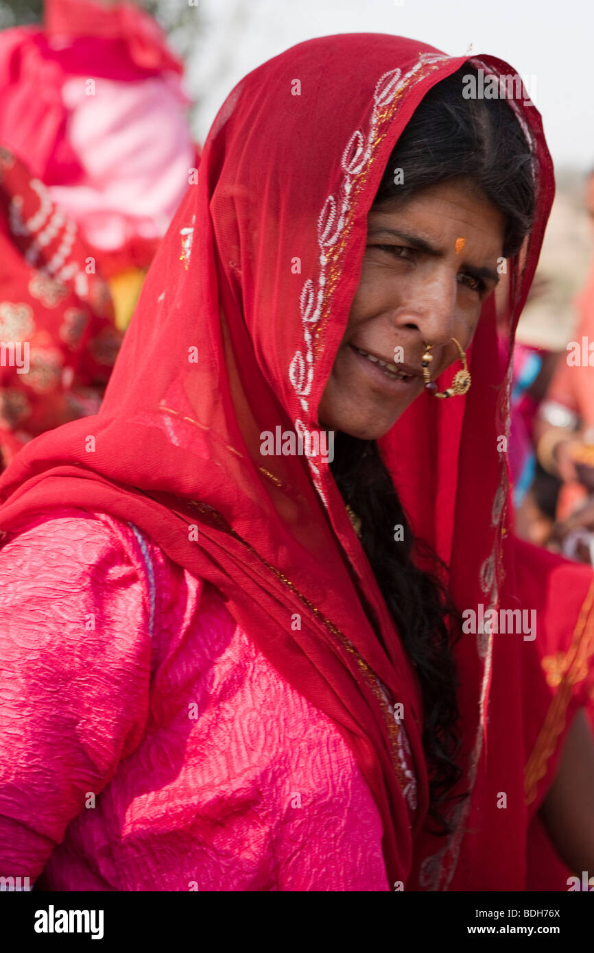 Coloratissima celebrazione durante il festival di gangaur in Rajasthan Foto Stock