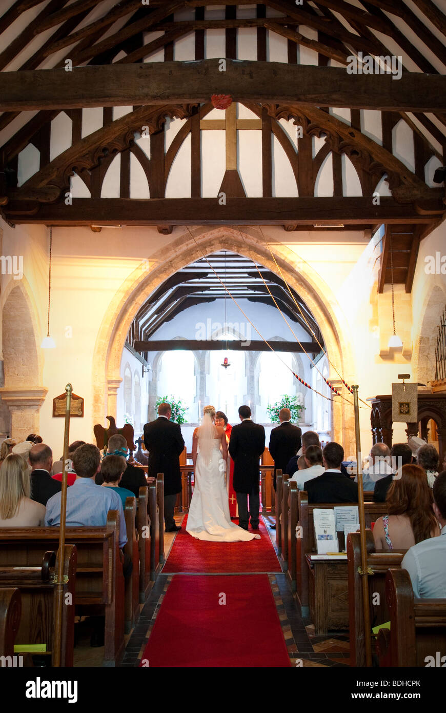 Servizio di nozze nella chiesa di Inghilterra Chiesa Foto Stock