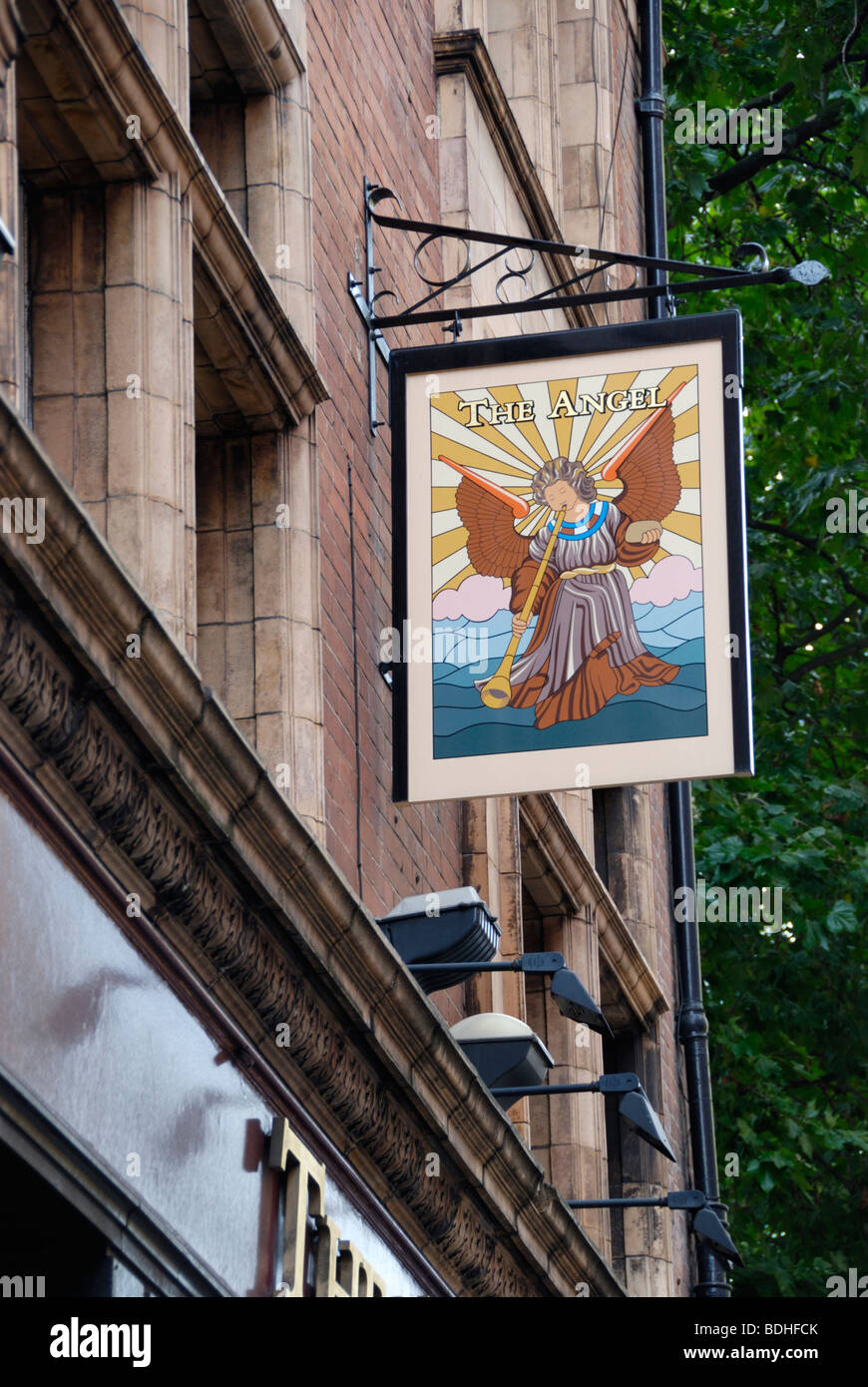 L'Angelo public house a St Giles High Street, Covent Garden di Londra, Inghilterra Foto Stock