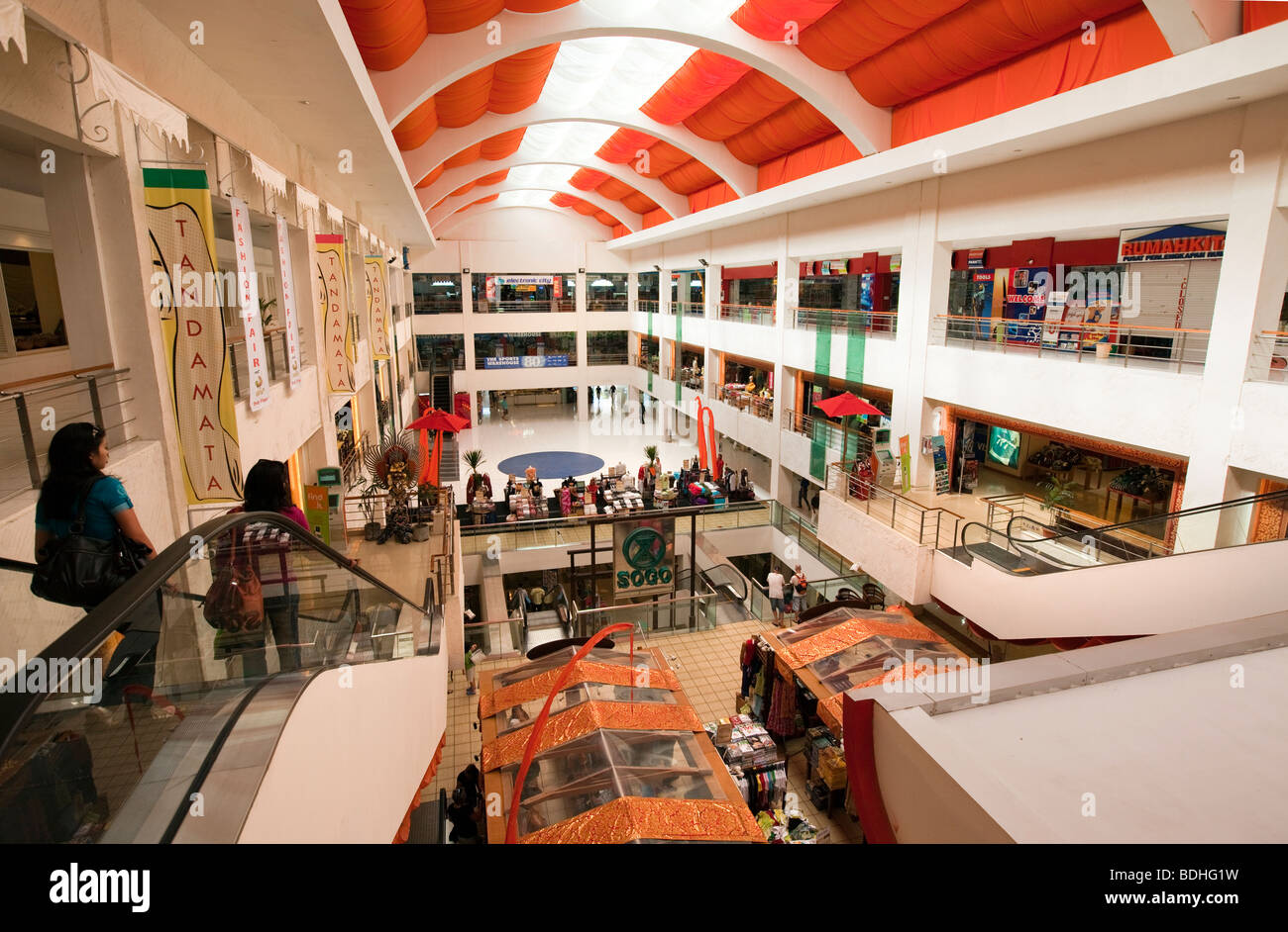 Indonesia Bali Kuta, Jalan Kartika Plaza, Discovery Center Shopping Mall Foto Stock