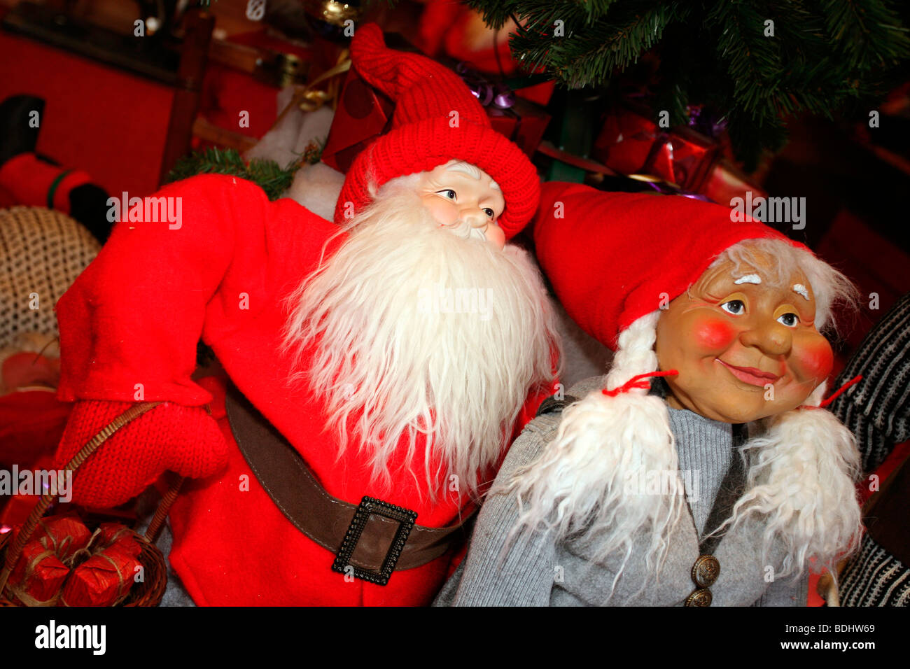 Bergen: Bryggen Waterfront Shop: Padre gelo e altre decorazioni di Natale Foto Stock