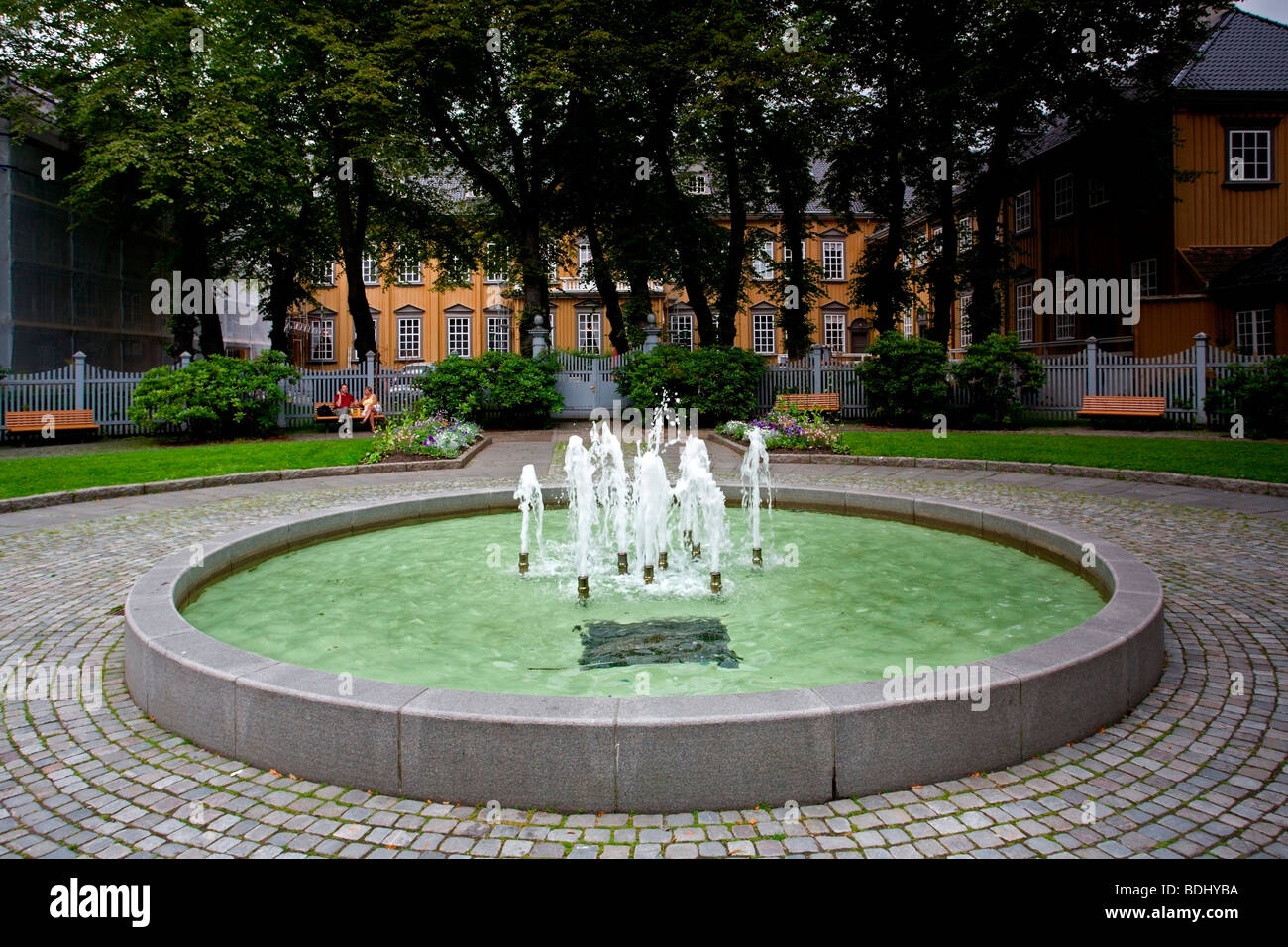Trondheim: Stiftsgarden palazzo di legno: Fontana Foto Stock