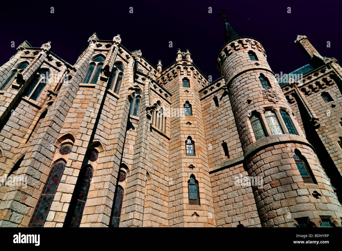 Spagna, San Giacomo modo: Palazzo del Vescovo di Antonio Gaudí Foto Stock