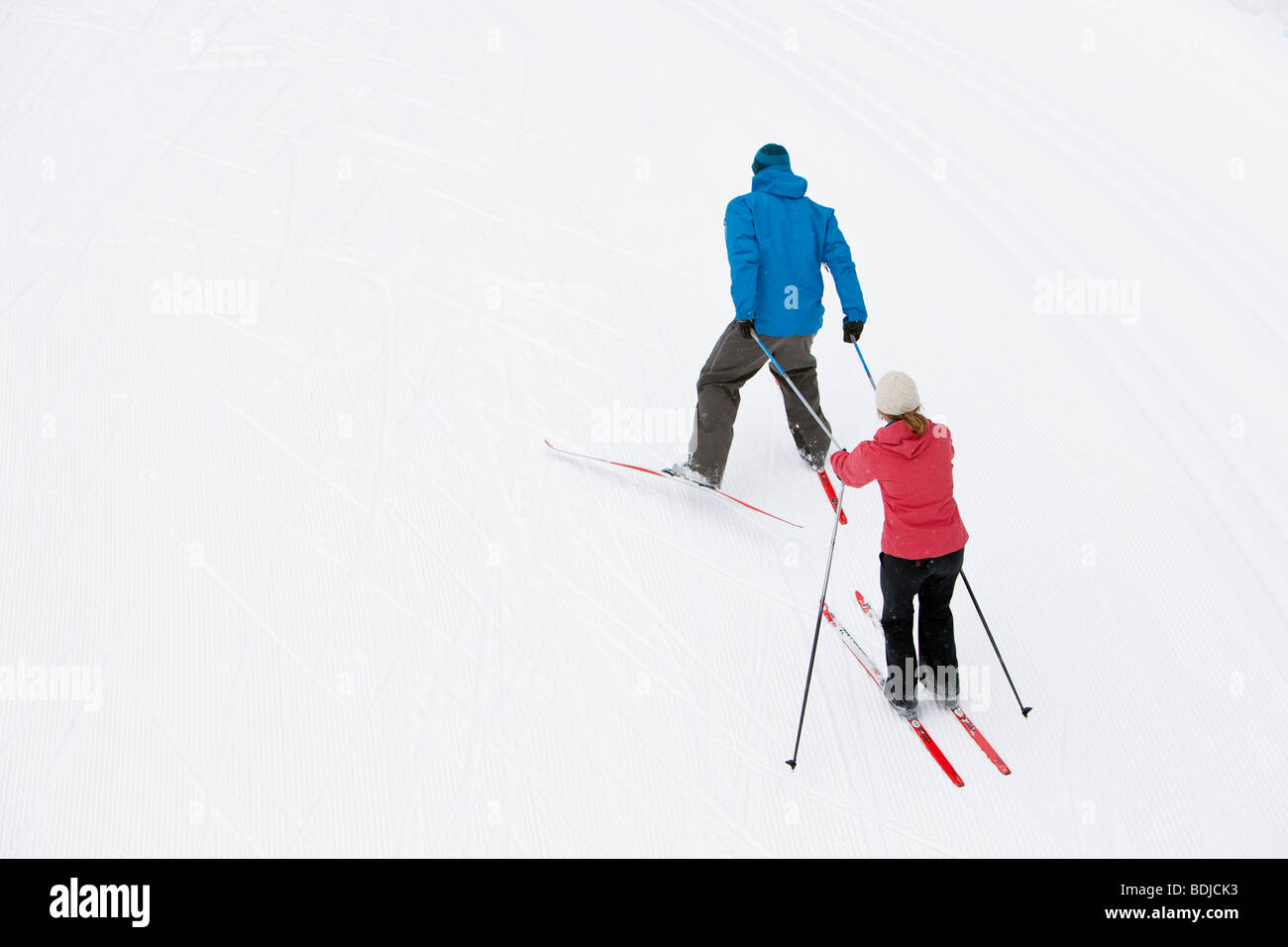 Backview paio di sci da fondo, Whistler, British Columbia, Canada Foto Stock