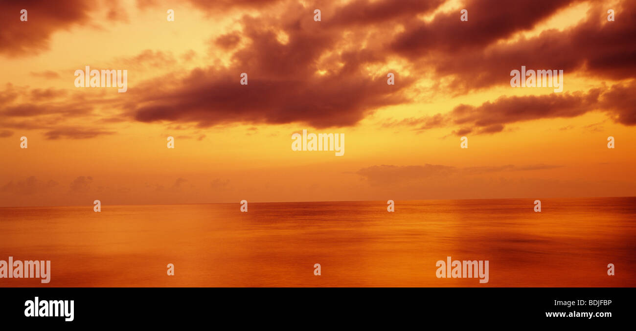 Panorama di mare tramonto Foto Stock