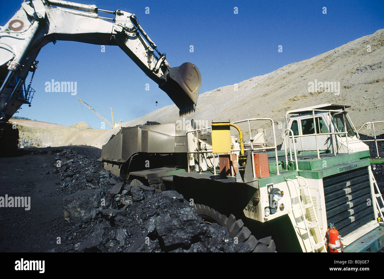 Nero carbone miniere, caricamento carrelli di carbone, Australia Foto Stock