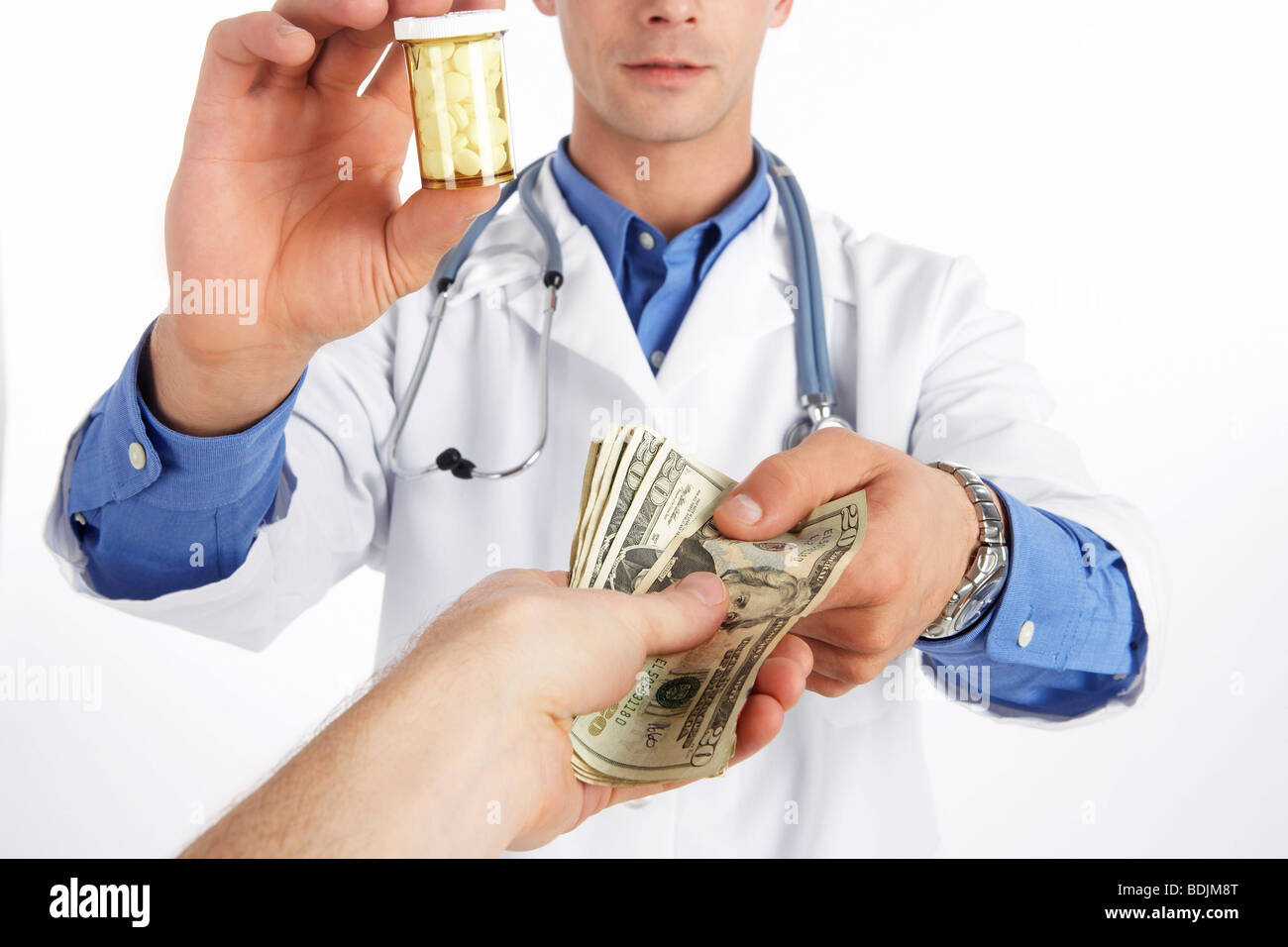 Medico accettare denaro Foto Stock