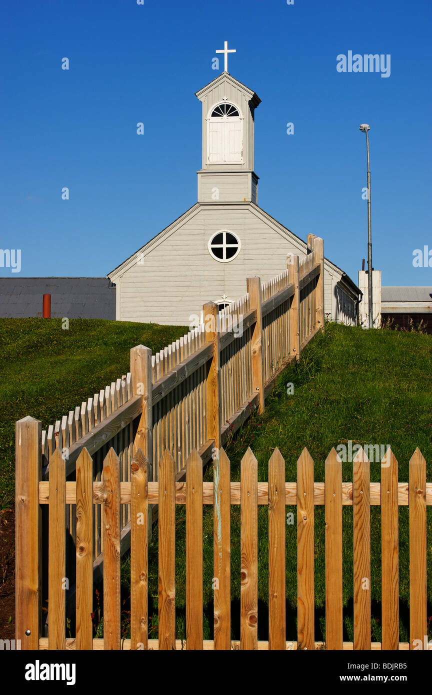 Chiesa & Picket Fence in Stykkisholmur, di un porto di pesca e dal terminal dei traghetti sulla costa nord dell'Islanda Penisola Snaefellsnes Foto Stock