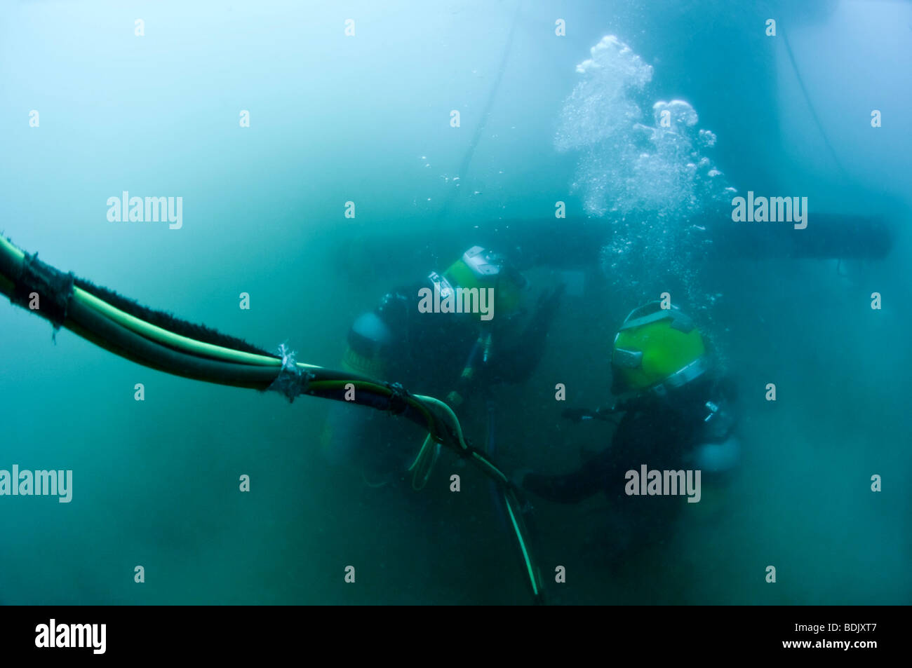 Israele, Hadera, fotografia subacquea del lavoro di installazione dell'offshore a testa di aspirazione per l'impianto di desalinizzazione Foto Stock