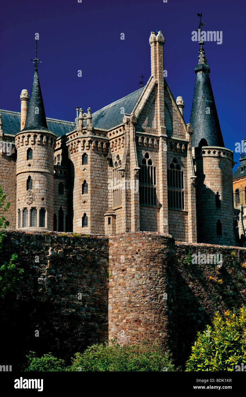 Spagna, Via de la Plata: Palazzo del Vescovo di Antonio Gaudì a Astorga Foto Stock
