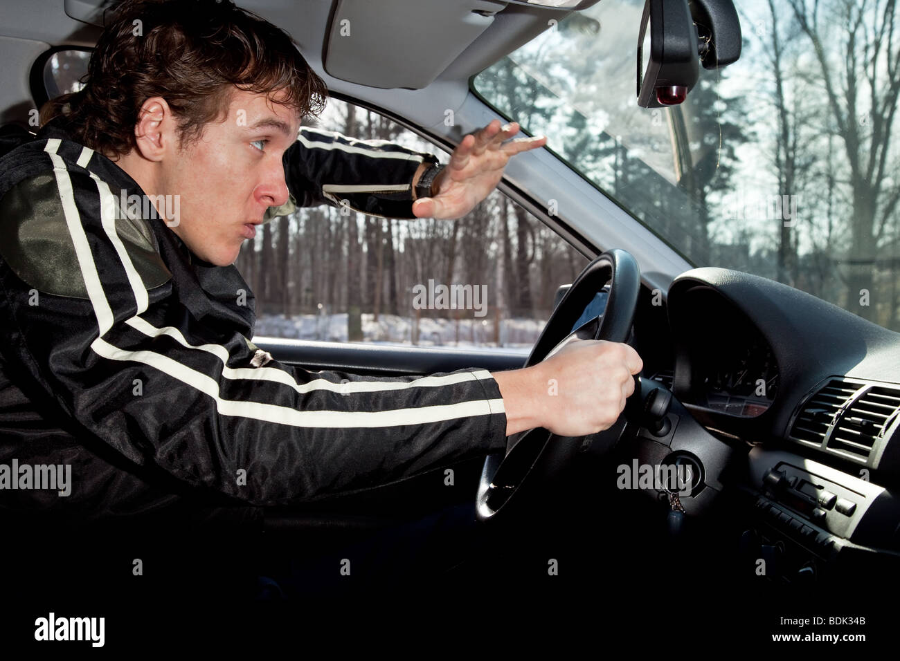 Driver aggressivi alla guida di una vettura molto aggressivo Foto Stock