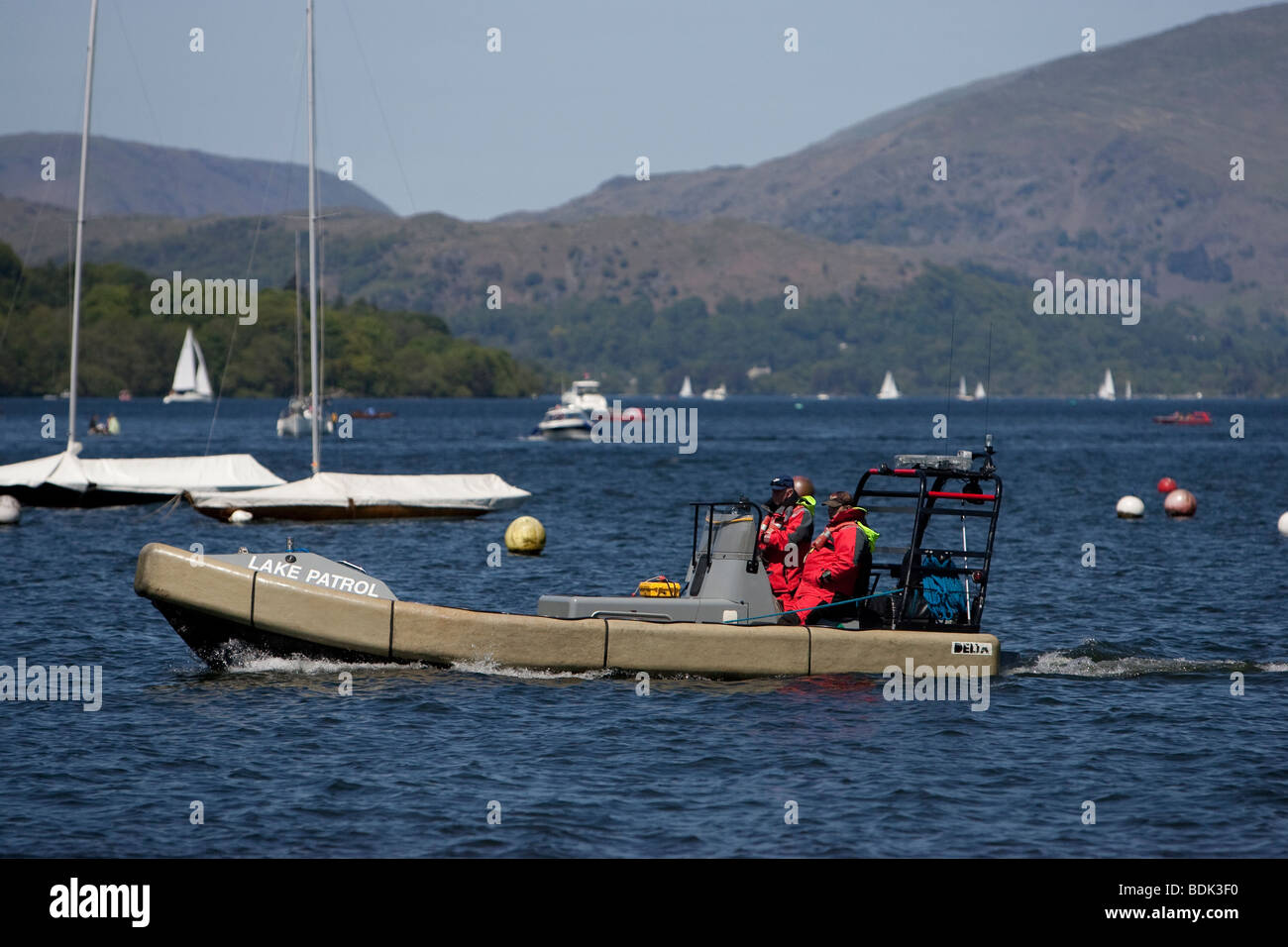 Il lago di team di pattuglia sul Lago di Windermere Foto Stock