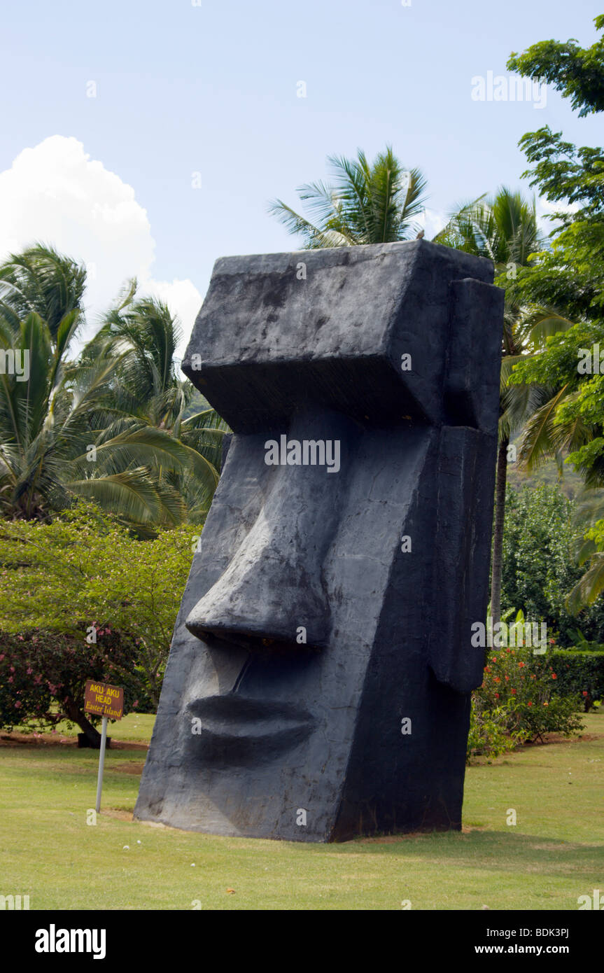 Isola di Pasqua statua a Smiths paradiso tropicale Wailua Kauai HI Foto Stock