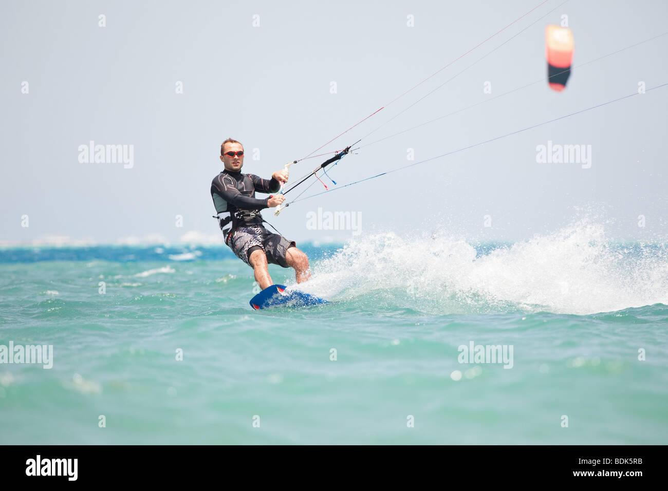 Kiteboarder surf Foto Stock