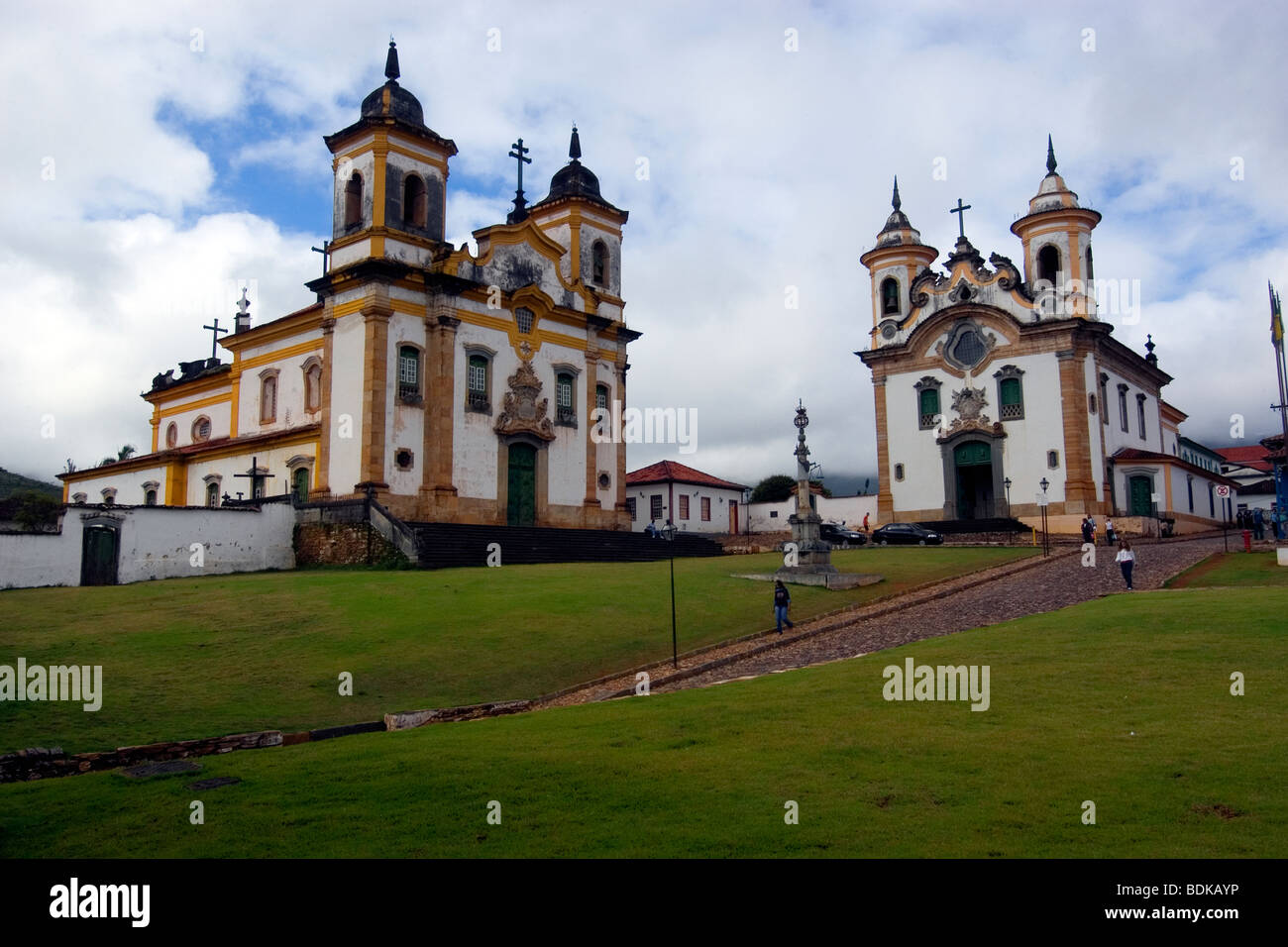 Chiese coloniali a Praca da Matriz, storico sito del patrimonio mondiale, Mariana, Minas Gerais, Brasile Foto Stock