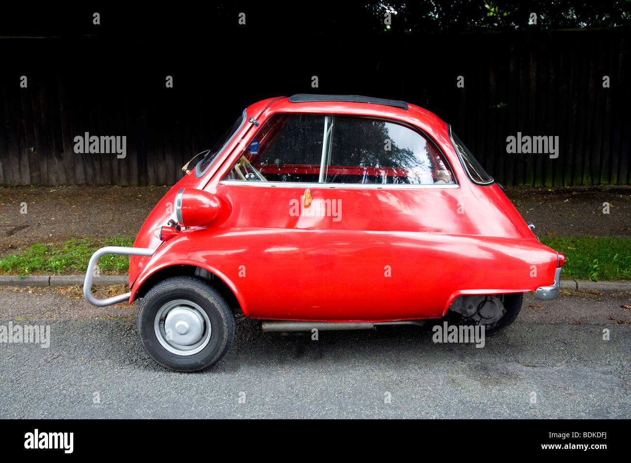 Isetta - anni cinquanta rosso, tre wheeler, bubble auto. Foto Stock