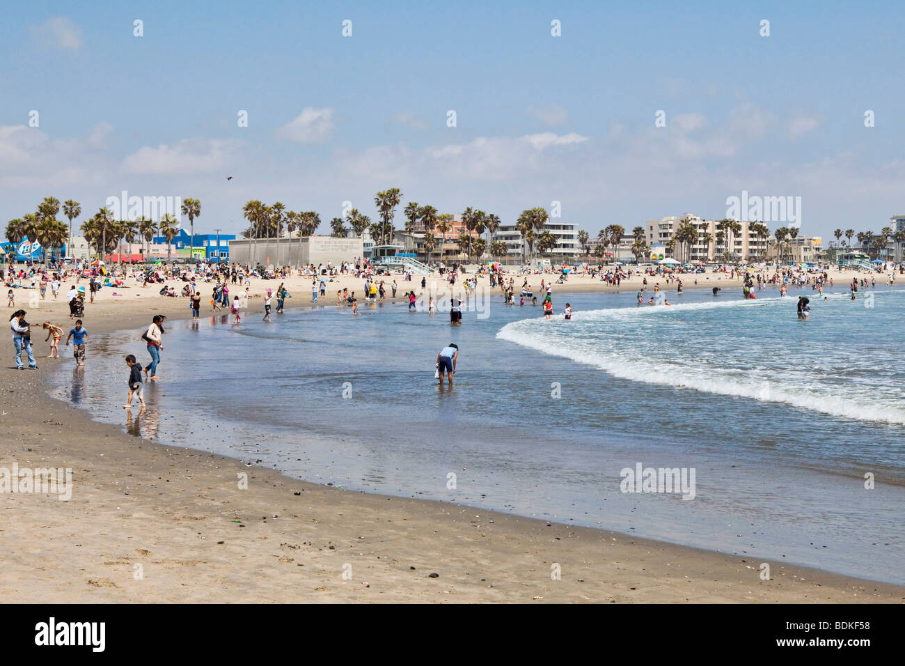 La gente sulla spiaggia di Venezia a Los Angeles, California, Stati Uniti d'America Foto Stock
