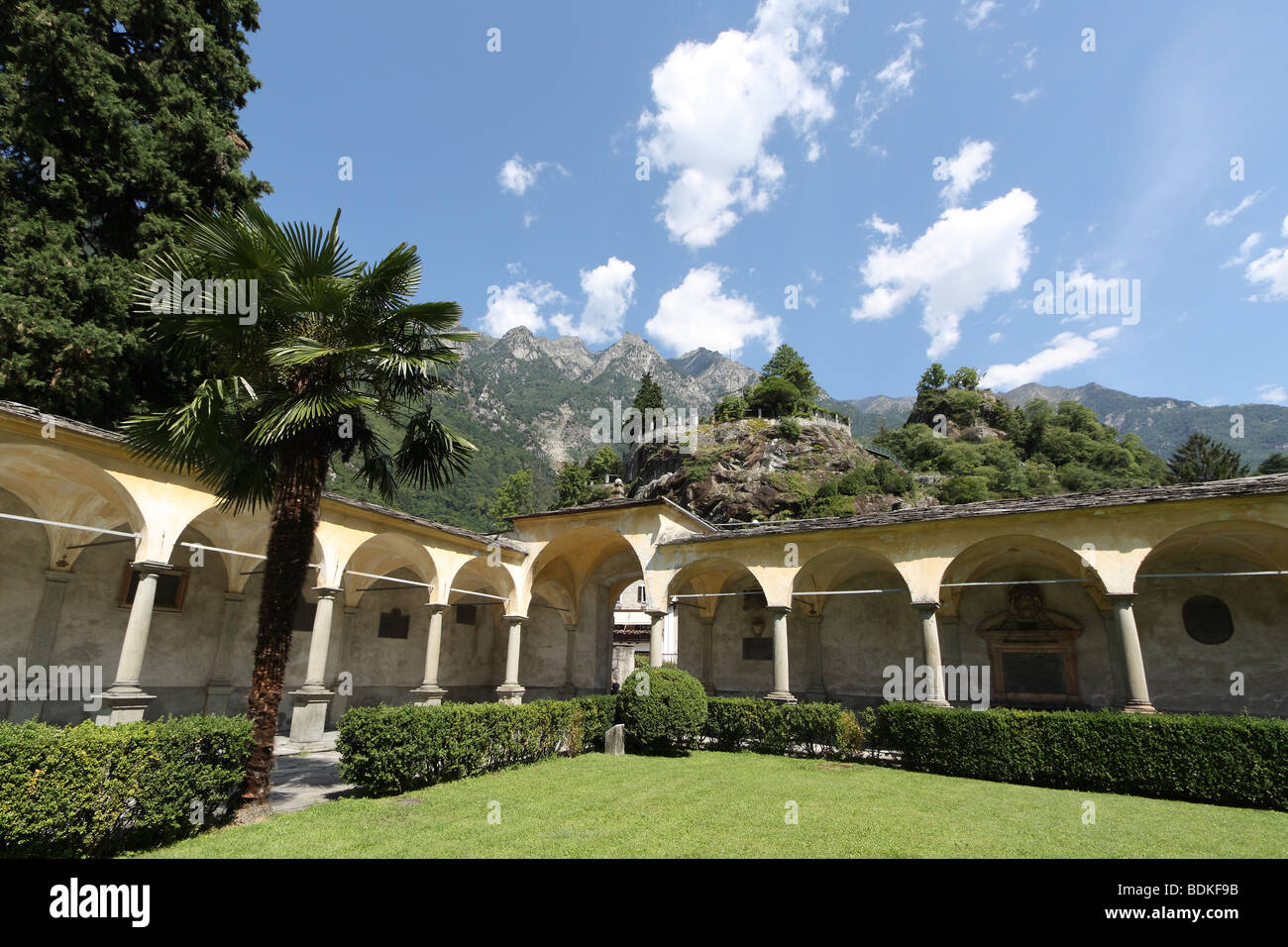 Porticato della Collegiata di San Lorenzo, Chiavenna, Sondrio, Lombardia, Italia Foto Stock