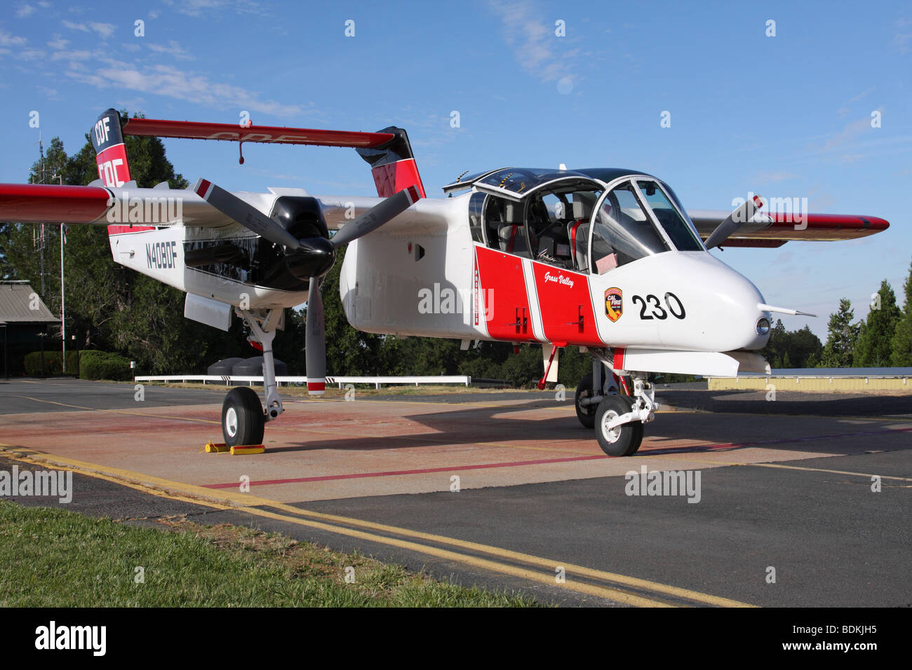 Dipartimento della California di selvicoltura e protezione antincendio OV-10 Bronco in base a Grass Valley, California Foto Stock