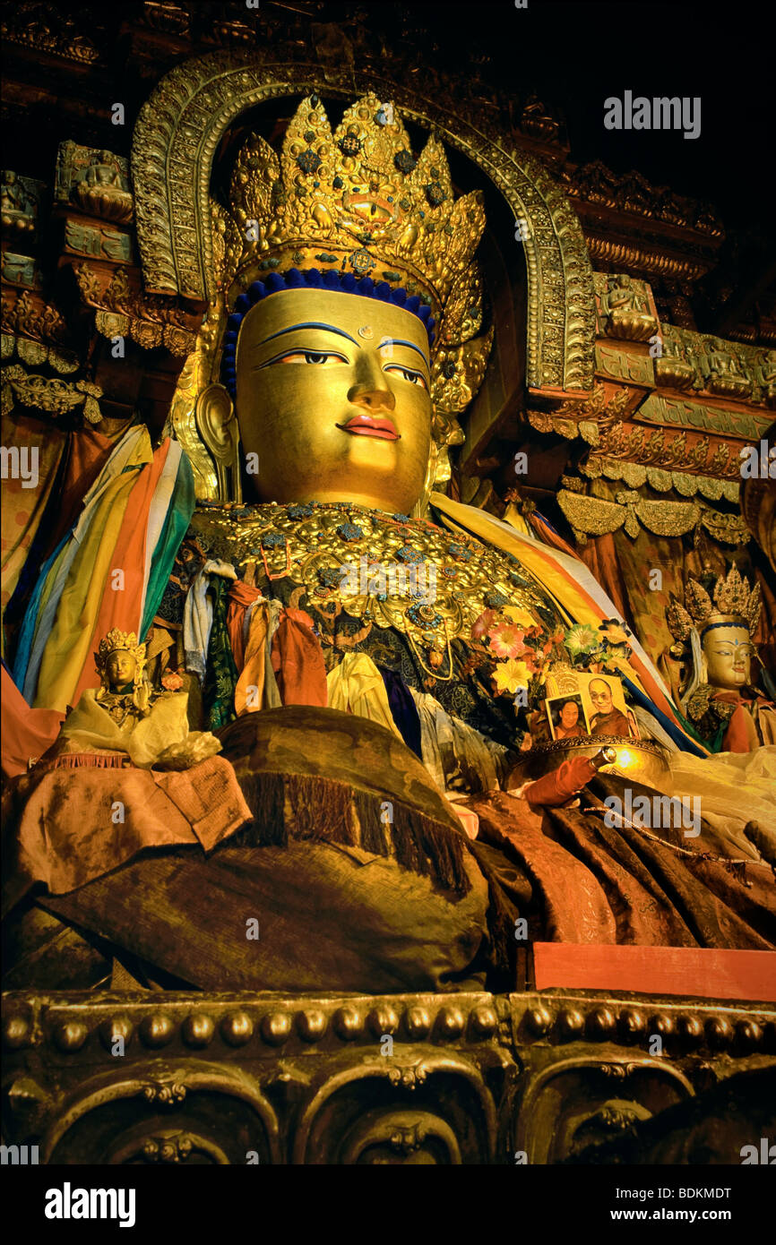Golden Buddha altare a Pelkor contese monastero, Gyantse, Tibet Foto Stock