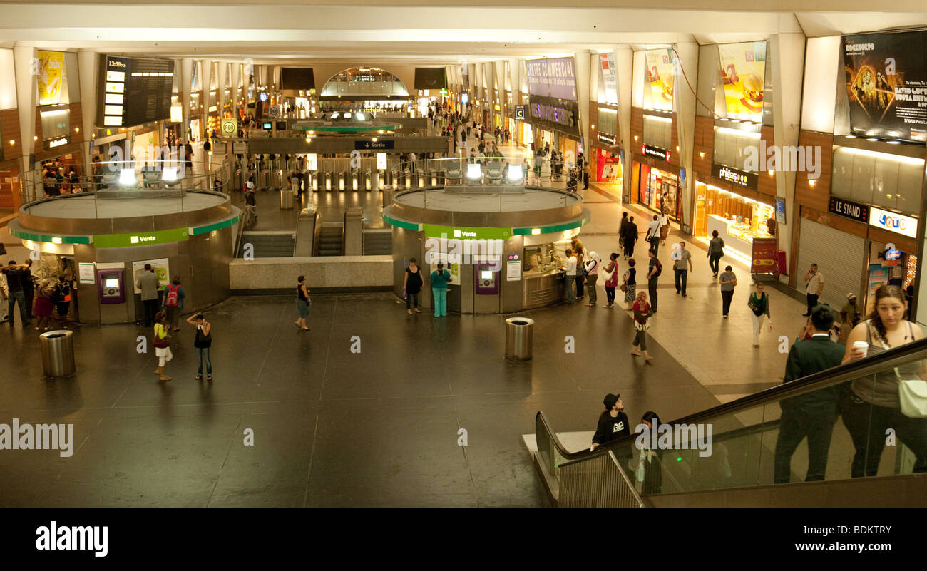 La stazione della metropolitana in difesa, Parigi, Francia Foto Stock