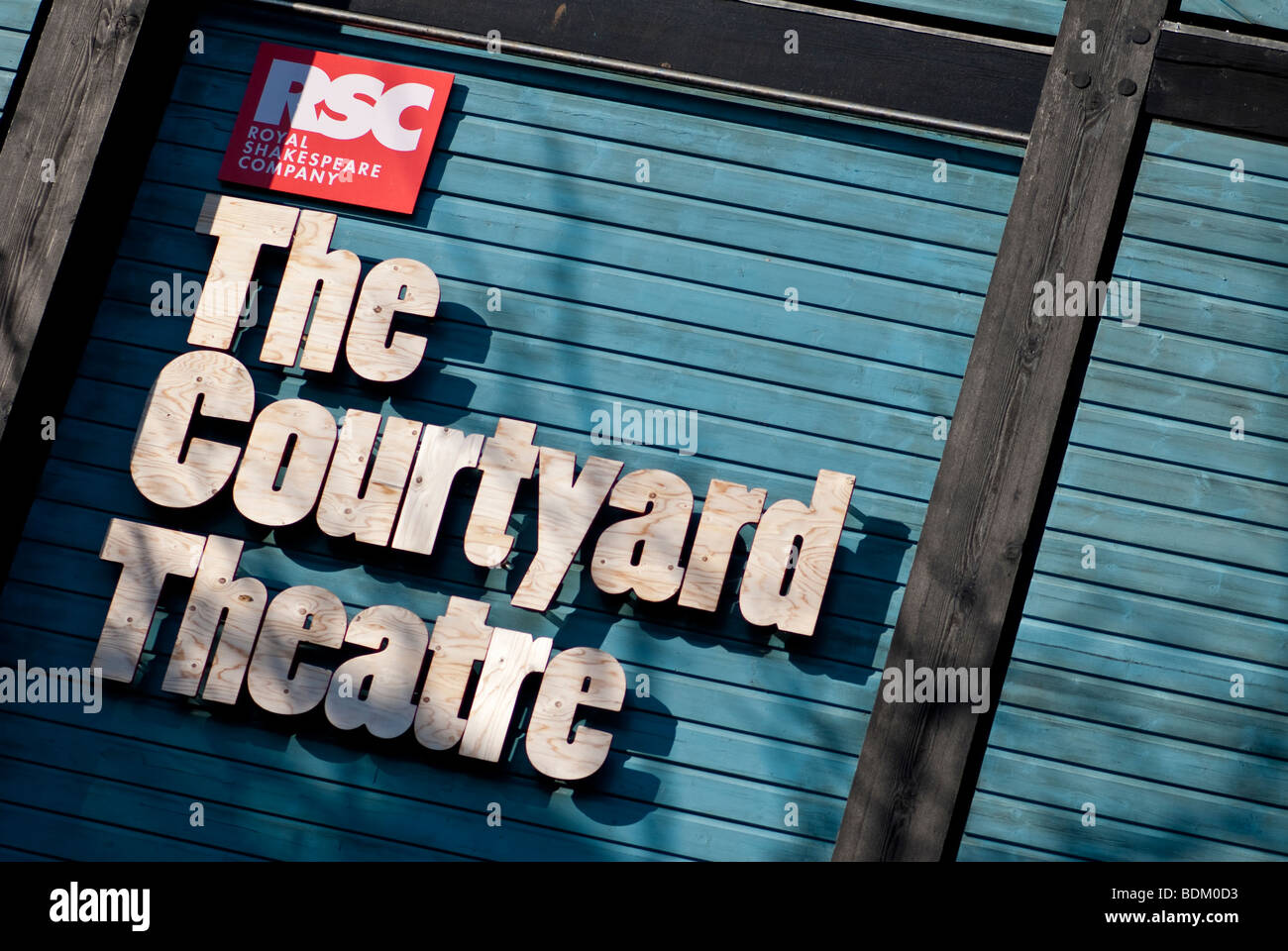 L'RSC, Courtyard Theatre, Waterside, Stratford upon Avon, Warwickshire, Inghilterra. Regno Unito. Foto Stock