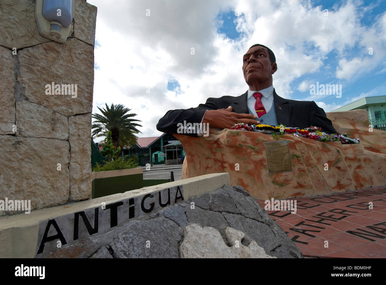 Una statua di Sir Vere Cornwall Bird, Primo Ministro di Antigua e Barbuda. St John's, Antigua. Foto Stock