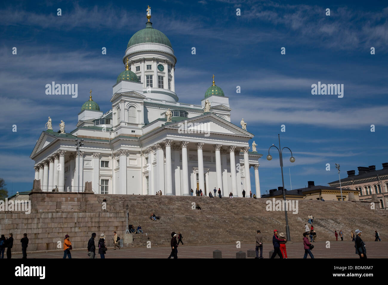 Finlandia, Helsinki, vista della Cattedrale di Helsinki da Piazza del Senato Foto Stock