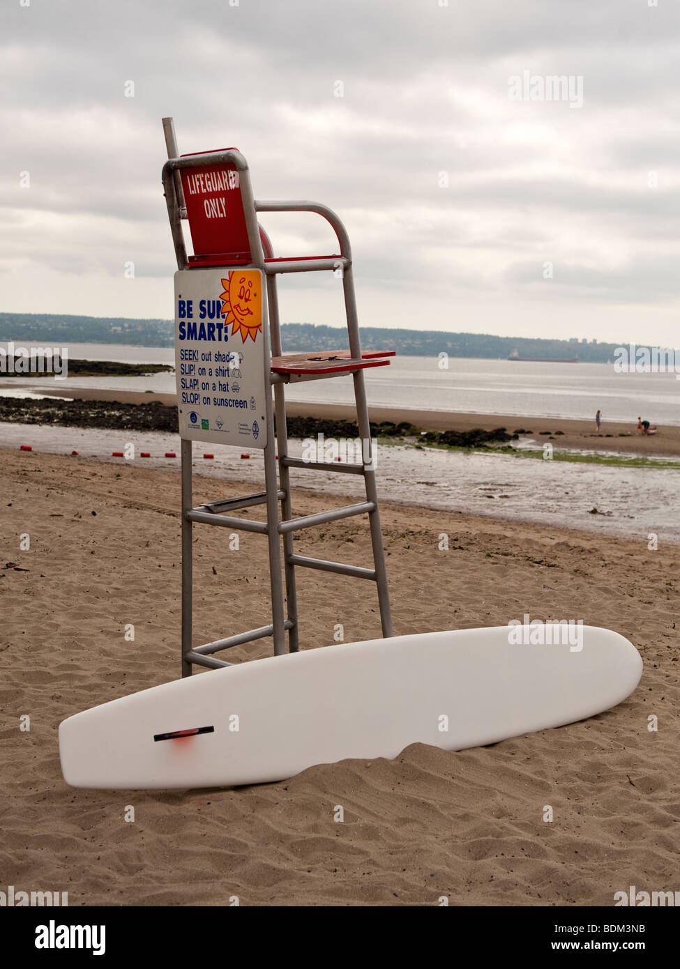 Bagnino di salvataggio la sedia, Terza Spiaggia, Stanley Park, Vancouver, BC, Canada. Foto Stock