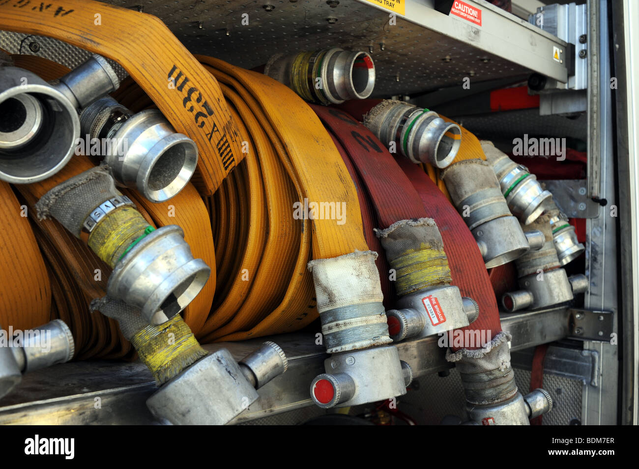 Gara di fuoco i tubi flessibili a Preston Circus Fire Station Open Day in Brighton Foto Stock