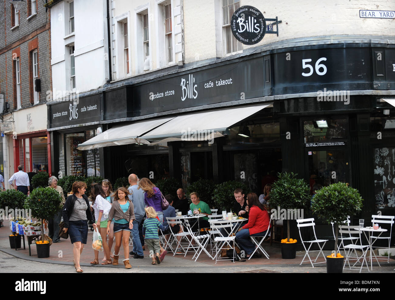 Bill's Cafe e produrre Store in Cliffe High Street Lewes East Sussex Regno Unito - Foto di Edward Simons Foto Stock