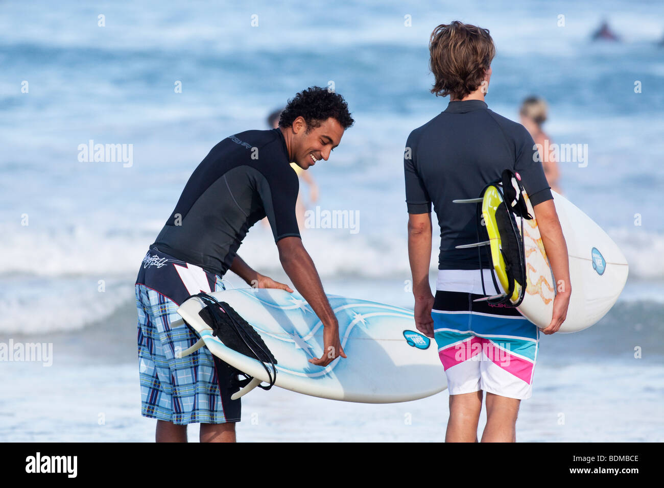 Surfisti a Bondi Beach a Sydney in Australia Foto Stock
