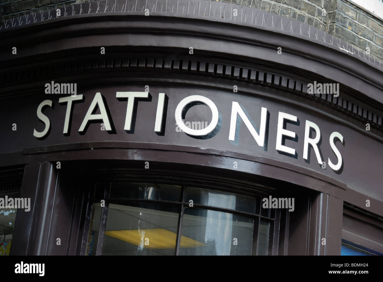 Stationers segno sulla parte esterna del negozio del Regno Unito Foto Stock