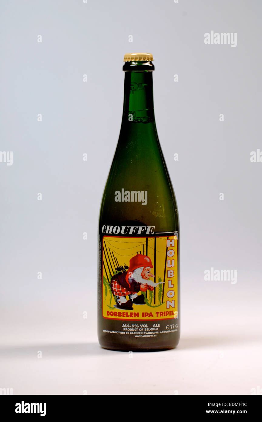 330ml bottiglia di Chouffe Houblon Dobbelen IPA tripla birra belga Foto Stock