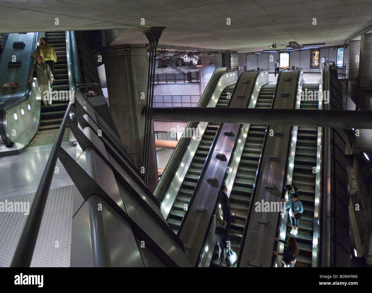 Scale mobili della metropolitana di Londra presso la stazione di Westminster. Foto Stock