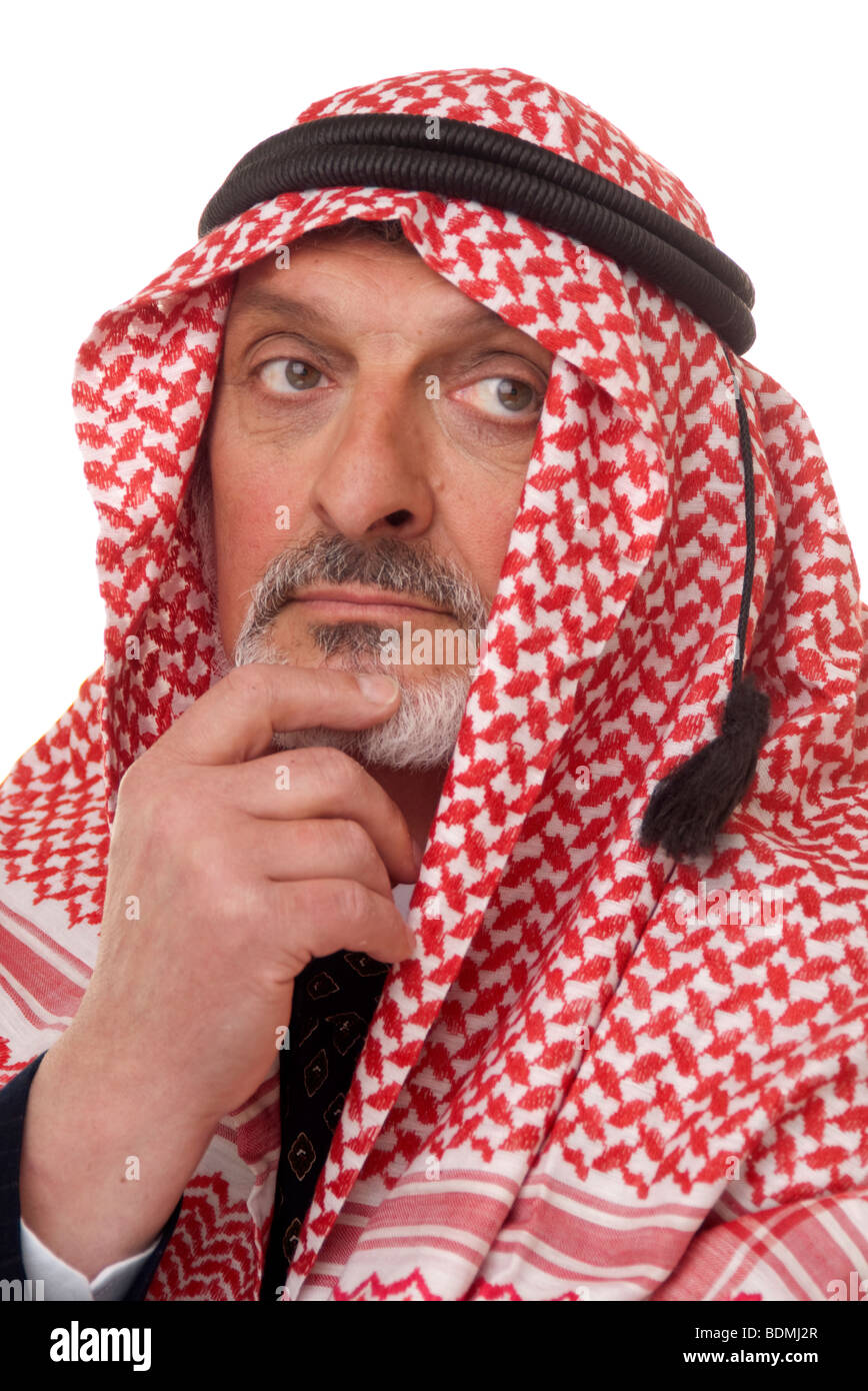 Imprenditore arabo guardando pensieroso Foto Stock