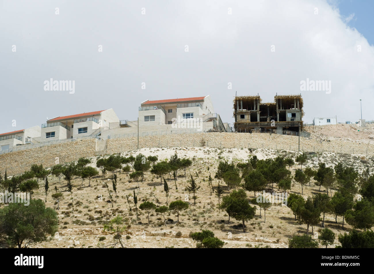 Prosegue la costruzione di Ma'ale Adumim, uno dei più grandi insediamenti israeliani costruiti su confiscati terra palestinese. Foto Stock