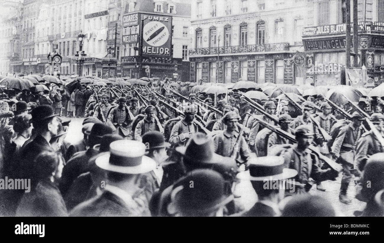 Ingresso di truppe tedesche in Place Charles Rogier, Bruxelles, 20 agosto 1914. Foto Stock