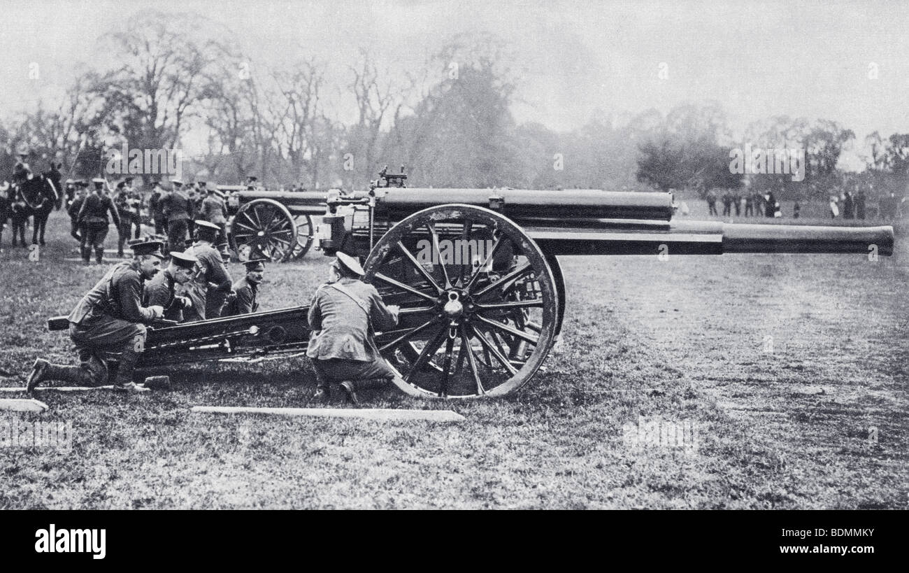 Un britannico 60 pounder 'Posizione Gun' noto anche come 'lungo Toms" utilizzati sul fronte occidentale durante la Prima Guerra Mondiale. Foto Stock