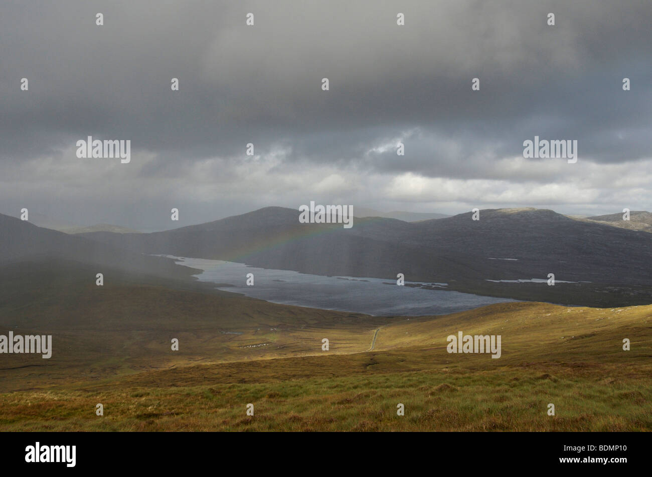 Vista nord sopra Loch Langabhat da Roineabhal, Isle of Harris, Scozia Foto Stock