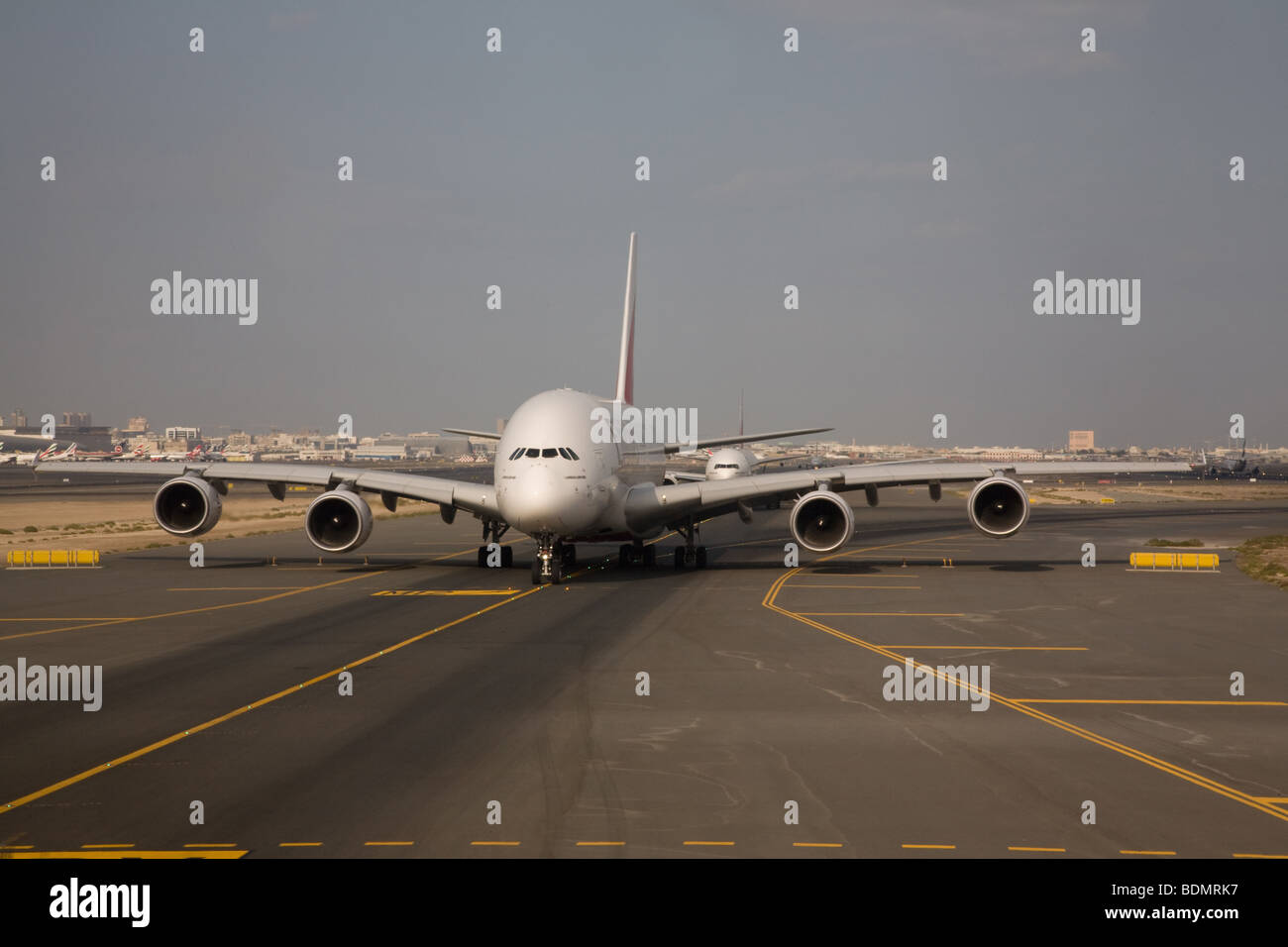 Emirates Airline Airbus A380 i jumbo jet rullaggio Foto Stock