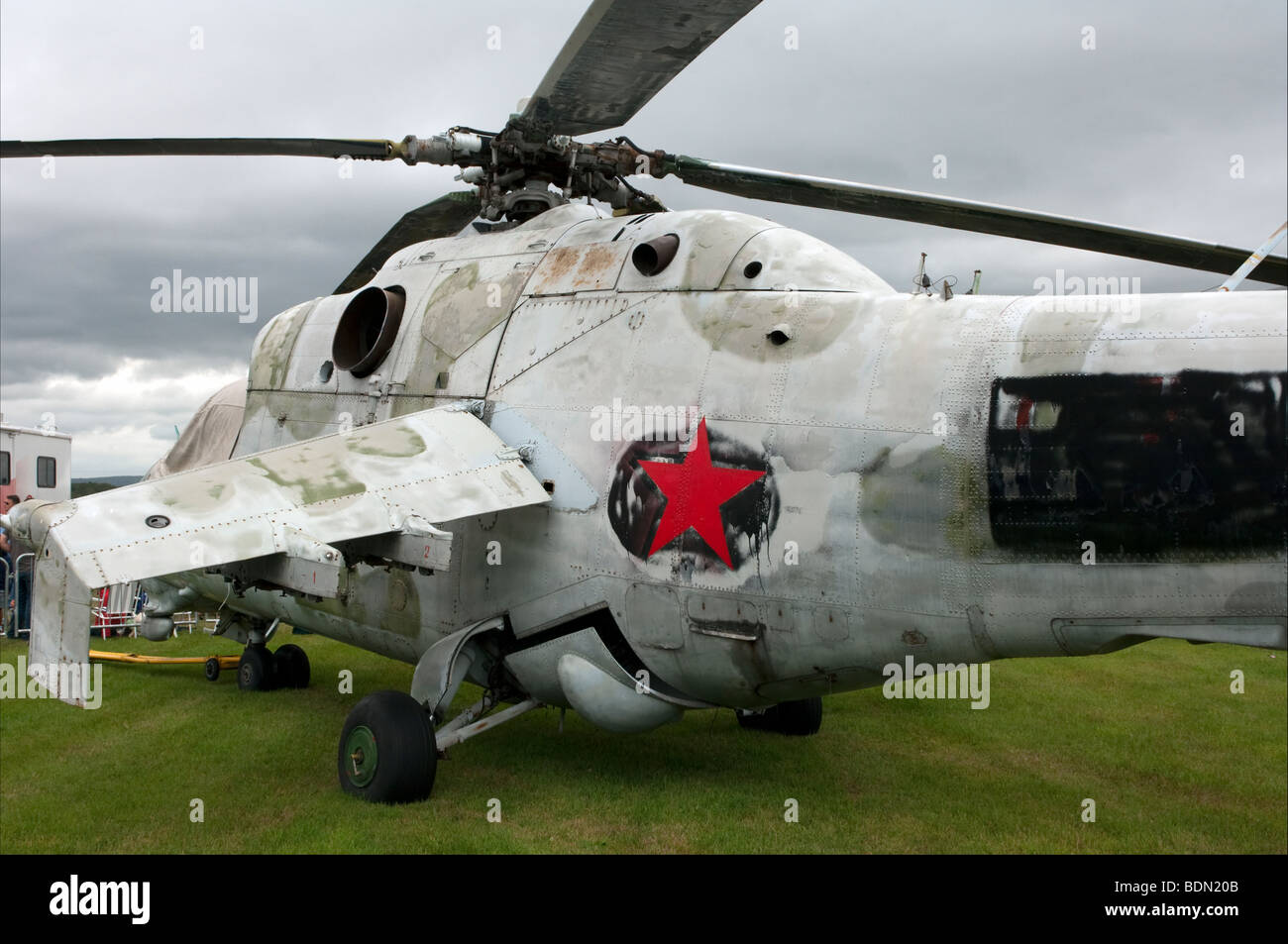 Era sovietica Hind MIL-24 elicottero militare Foto Stock