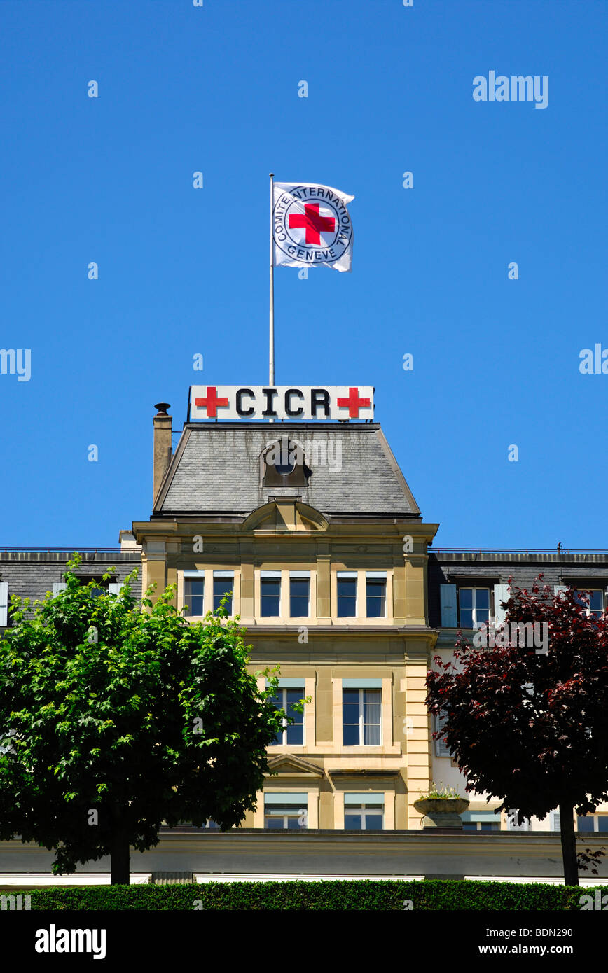 Sede del Comitato internazionale della Croce Rossa CICR, con la bandiera della Croce Rossa, Ginevra, Svizzera, Europa Foto Stock