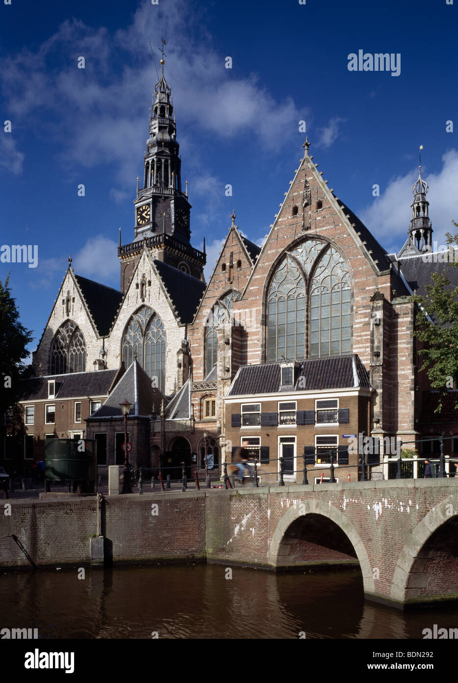 Amsterdam e Oude Kerk, Blick von Südosten Foto Stock
