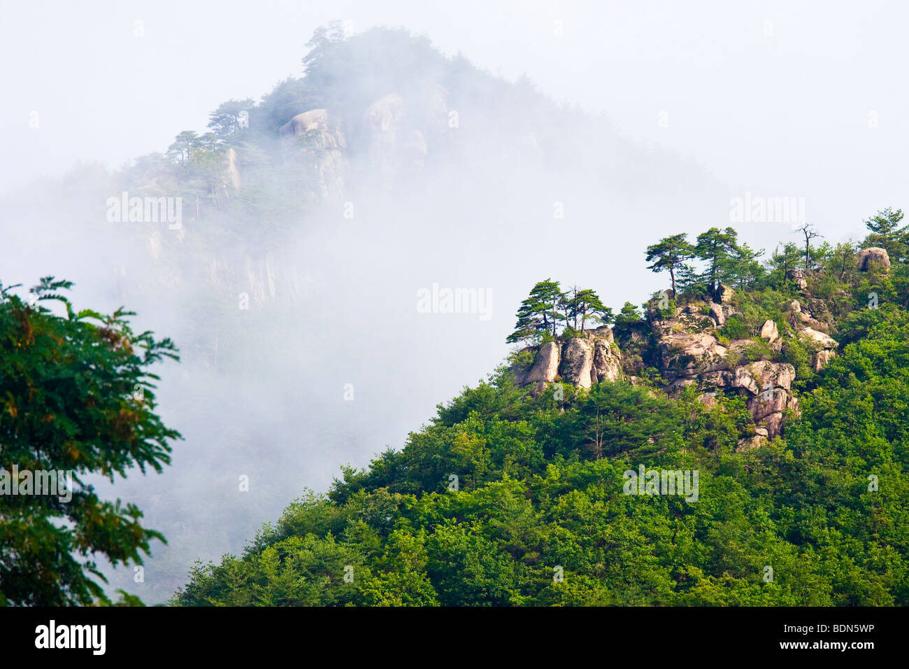 Le montagne in Soraksan Parco Nazionale nella provincia Gangwondo Corea del Sud Foto Stock