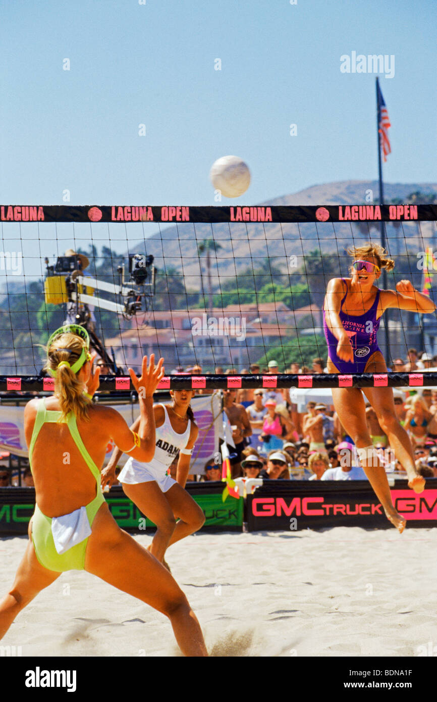 Donne annuali di beach volley nel torneo di Laguna Beach in California Foto Stock